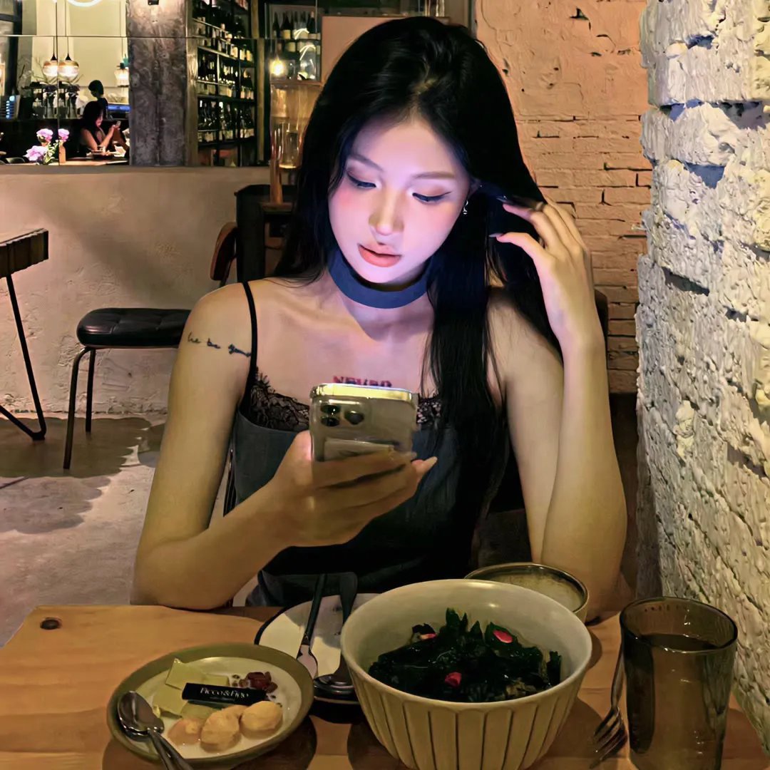 敦君与女朋友封面